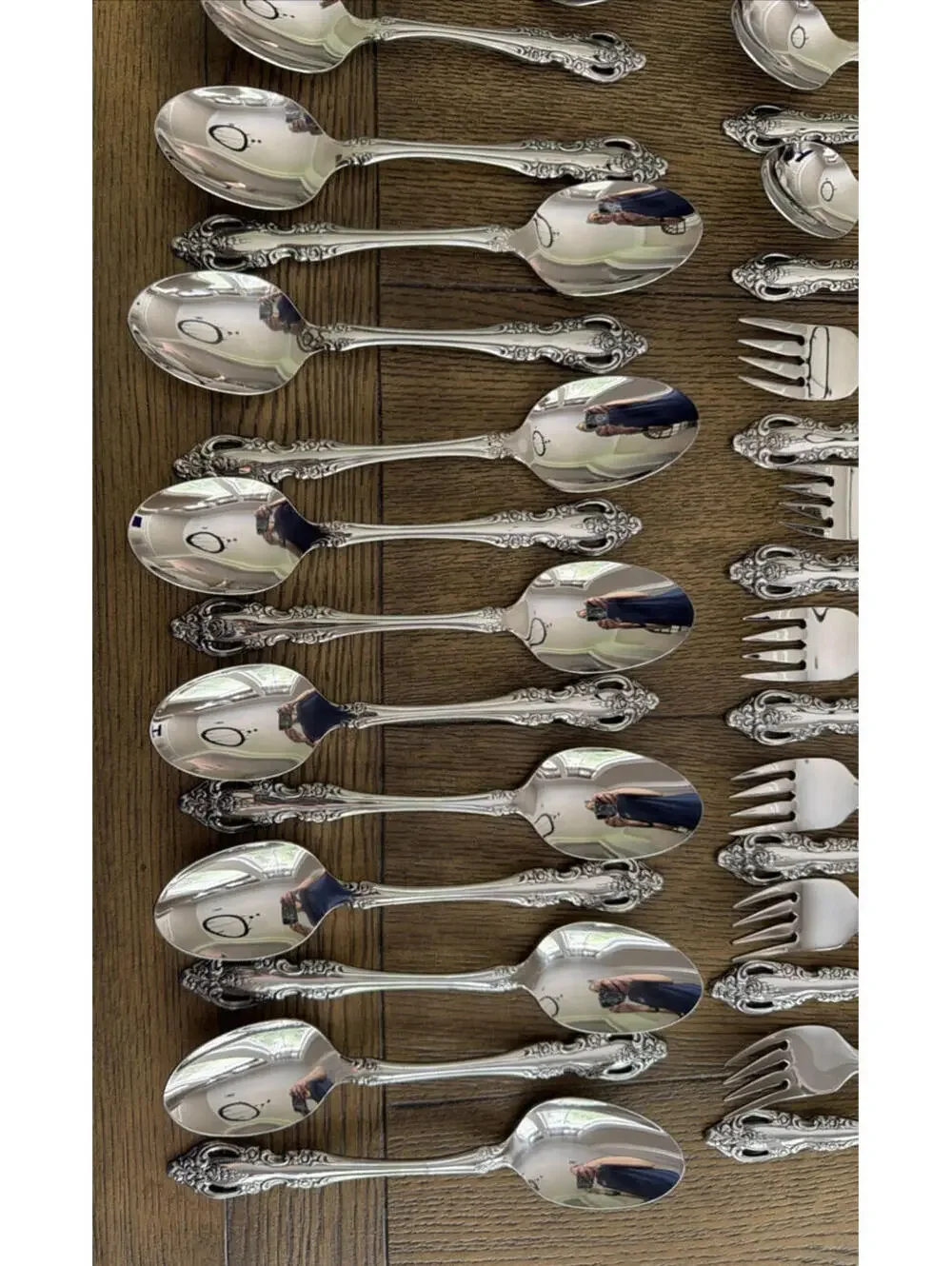 Oneida Community Brahms 65 Pc Stainless Flatware Set - Service for 12
